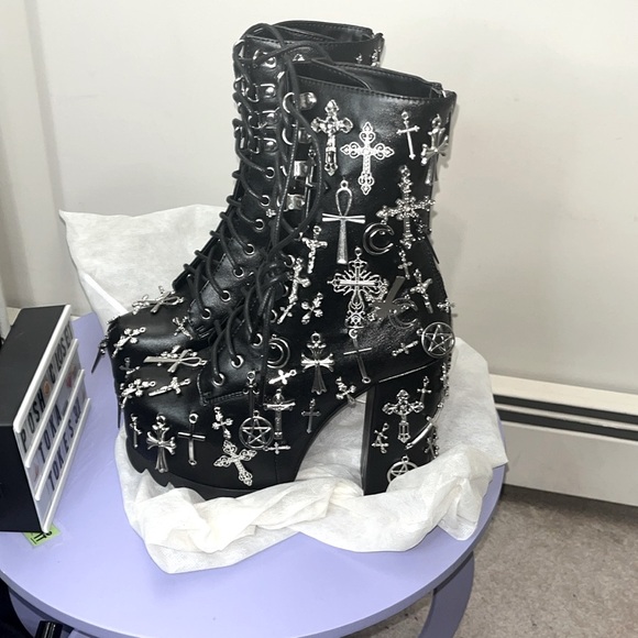 Dolls Kill Shoes - ✨🆕Dolls Kill Shoes!BN!NEVER WORN!Idol Worship Charm Boots Sz 8 SOLD OUT!